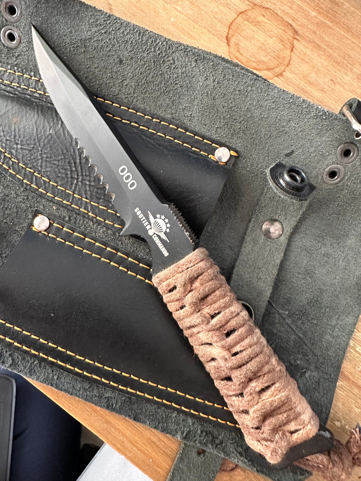 Couteau fait main avec numéro d’adhérent + étui en cuir