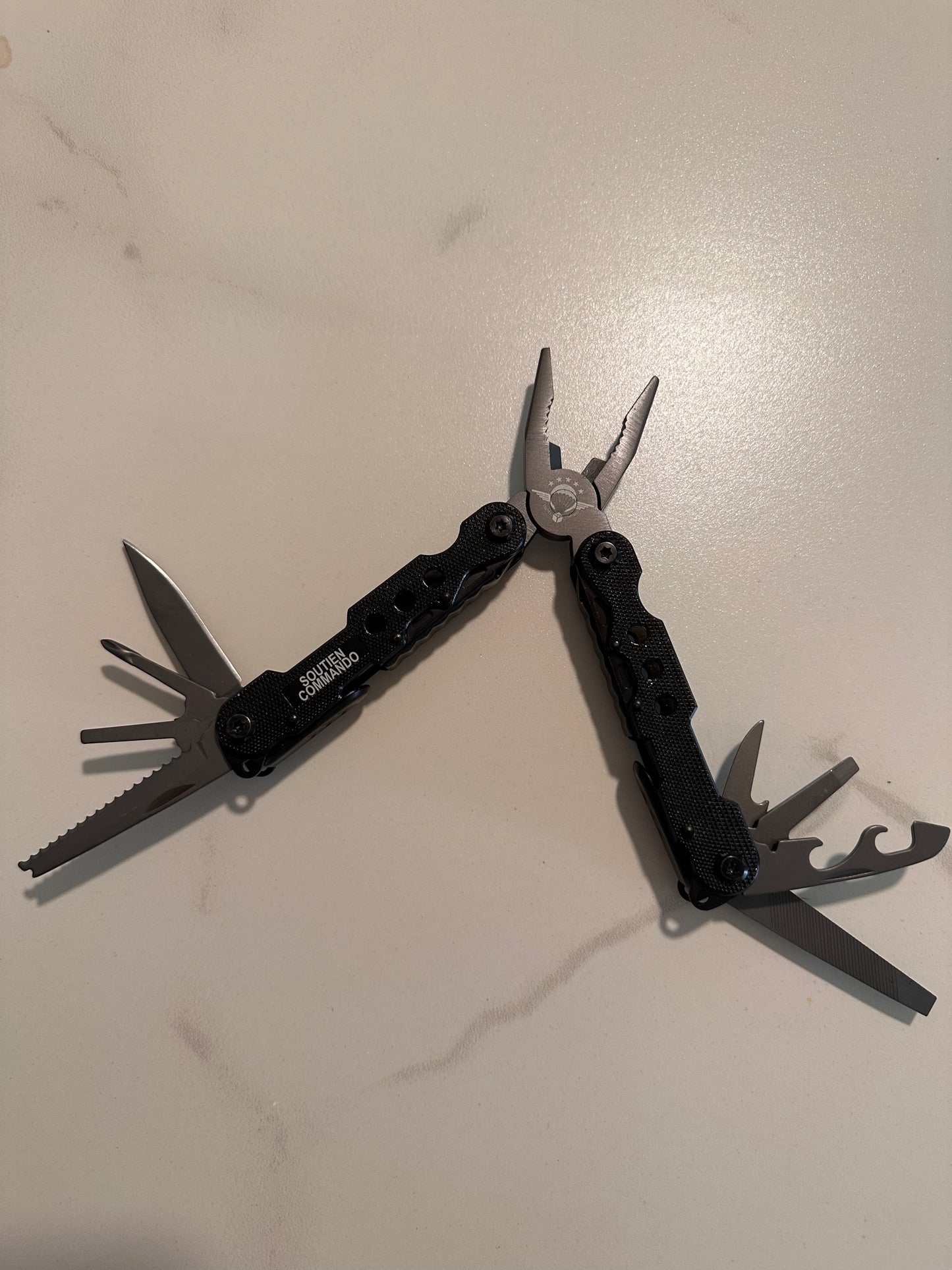 Pince multifonctions Black Crab - gravée Soutien Commando