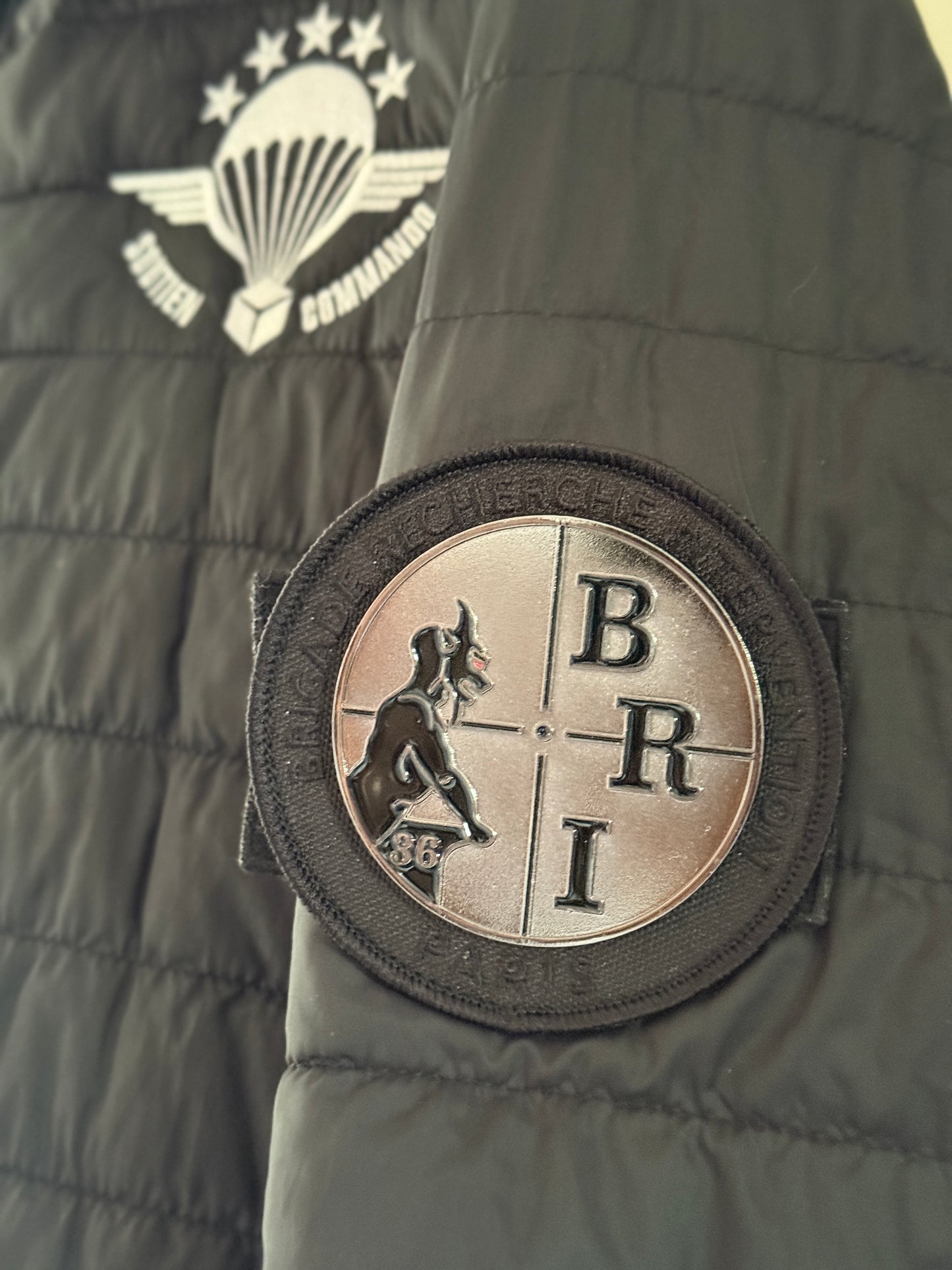 Nouveau Patch officiel BRI "Prestige" Métal et tissu brodé noir.