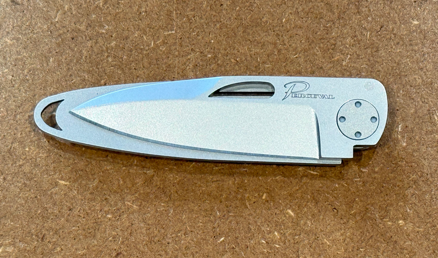 Couteau extra-plat et léger Perceval (fabriqué en France) personalisé BRI