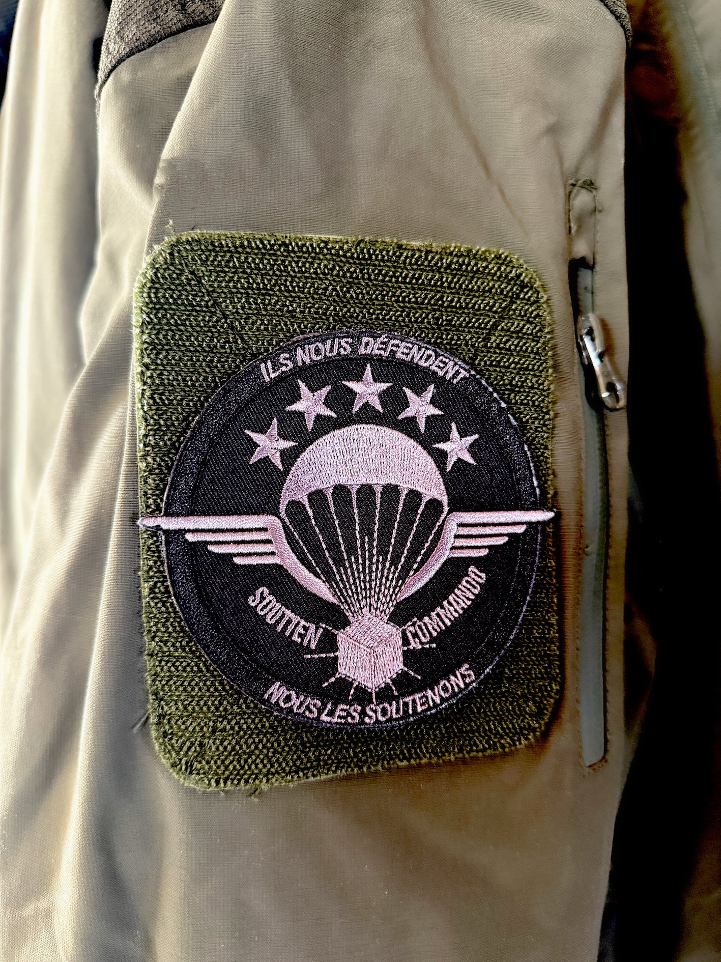 1 Patch / écusson brodé - série limitée (Noir et Gris)