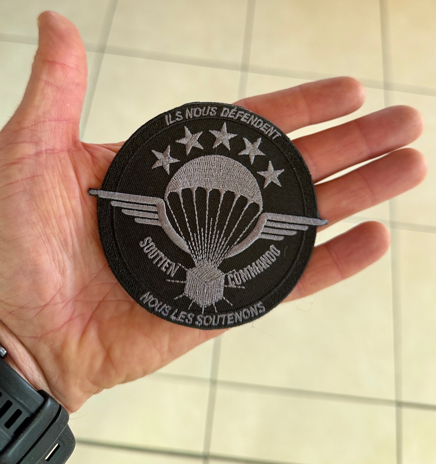 1 Patch / écusson brodé - série limitée (Noir et Gris)
