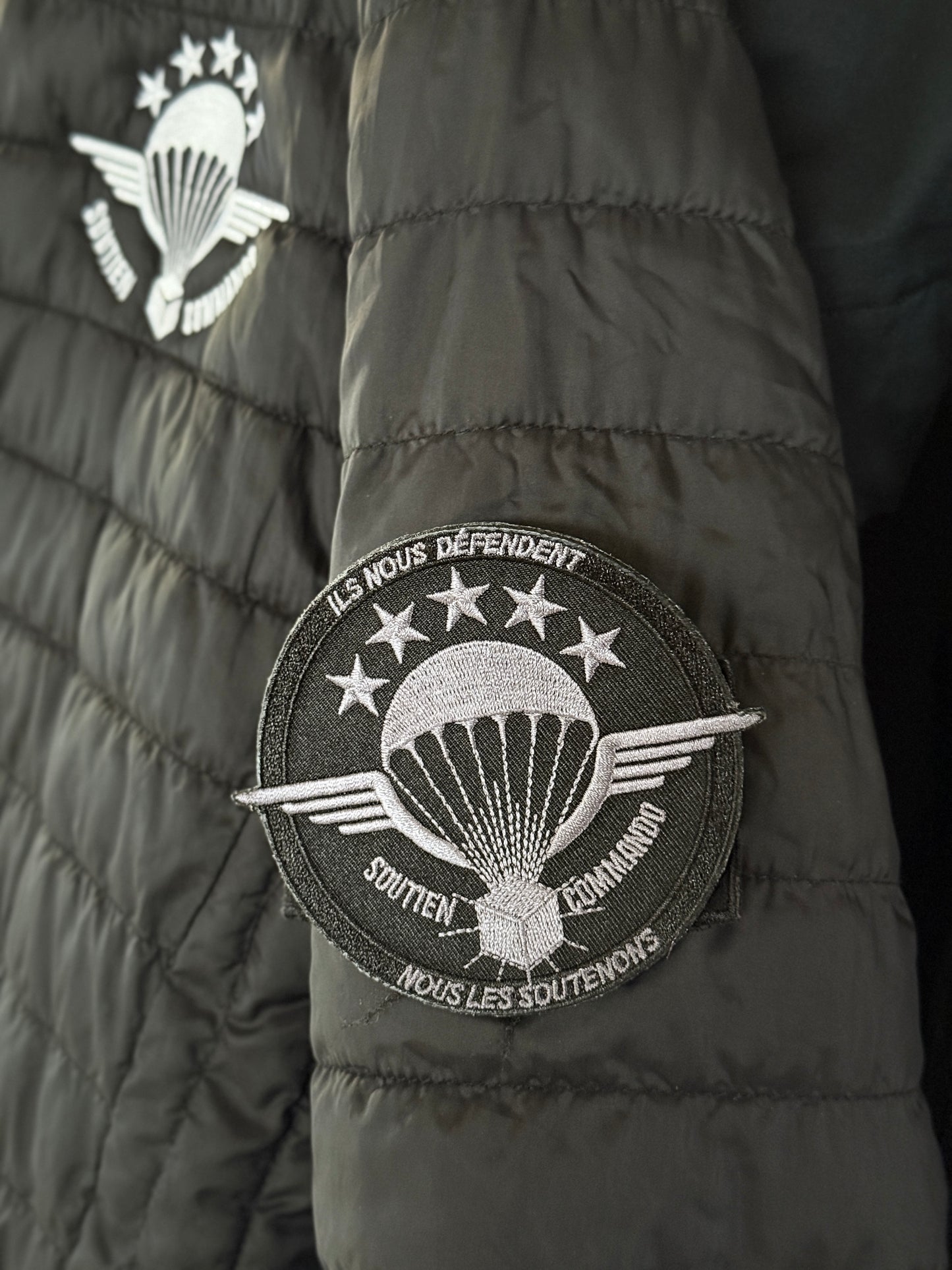 1 Patch / écusson brodé - série limitée (Noir et Gris)