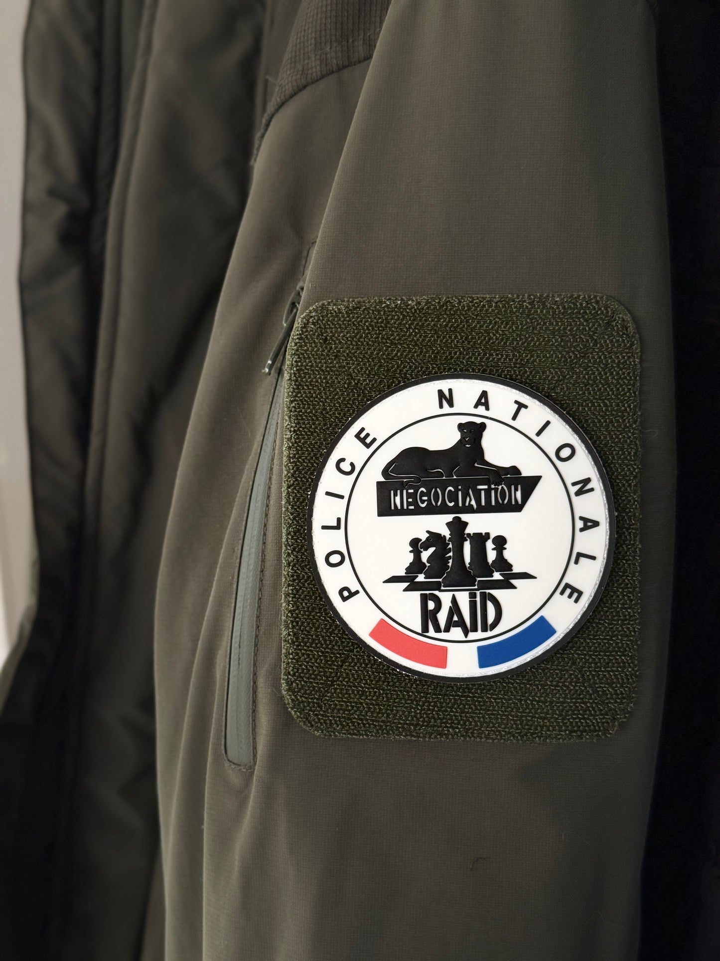 RAID adabaki beltzaren bertsio ofiziala (PVC)