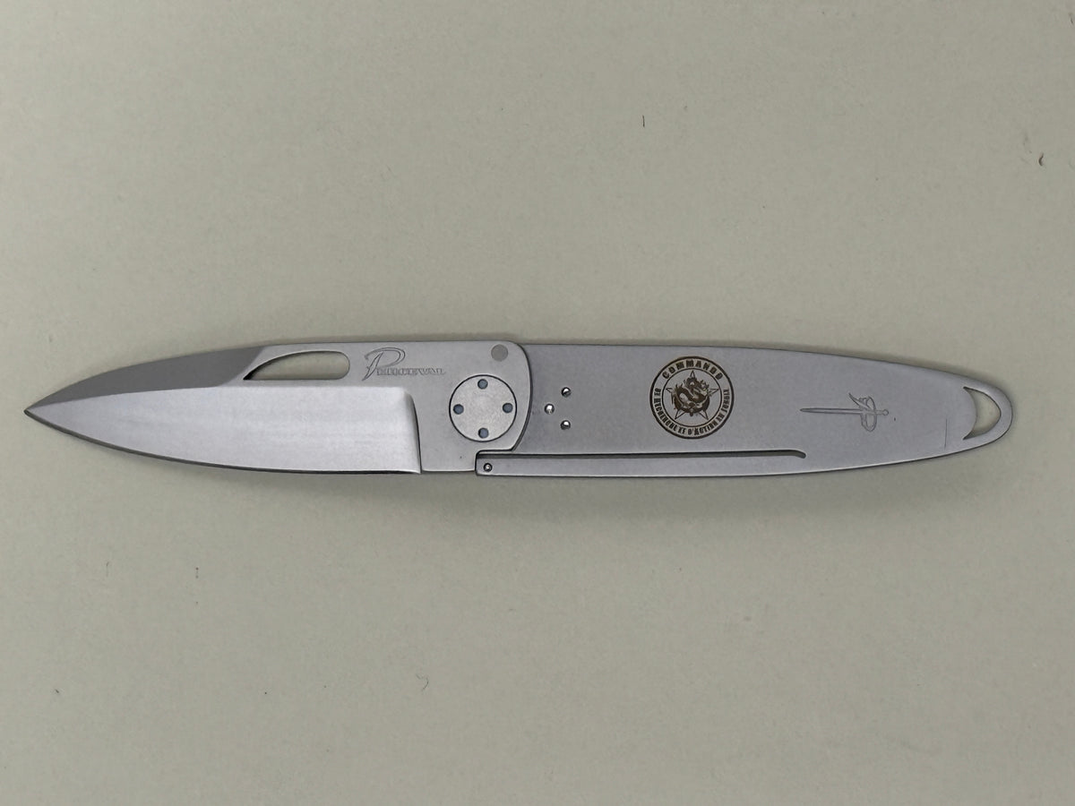 Couteau T45 extra-plat et léger Perceval (fabriqué en France) gravé CRAJ