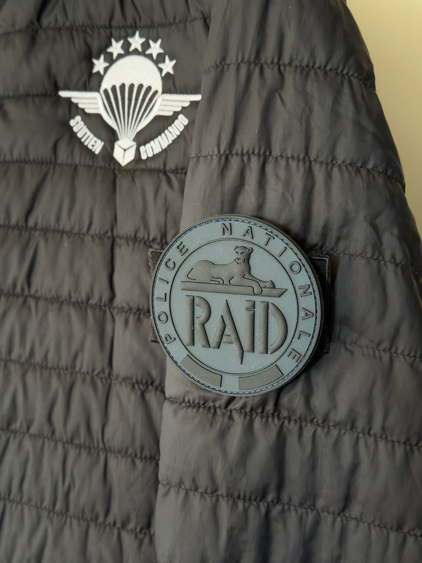 RAID adabaki ofiziala 2. bertsio beltza (PVC)