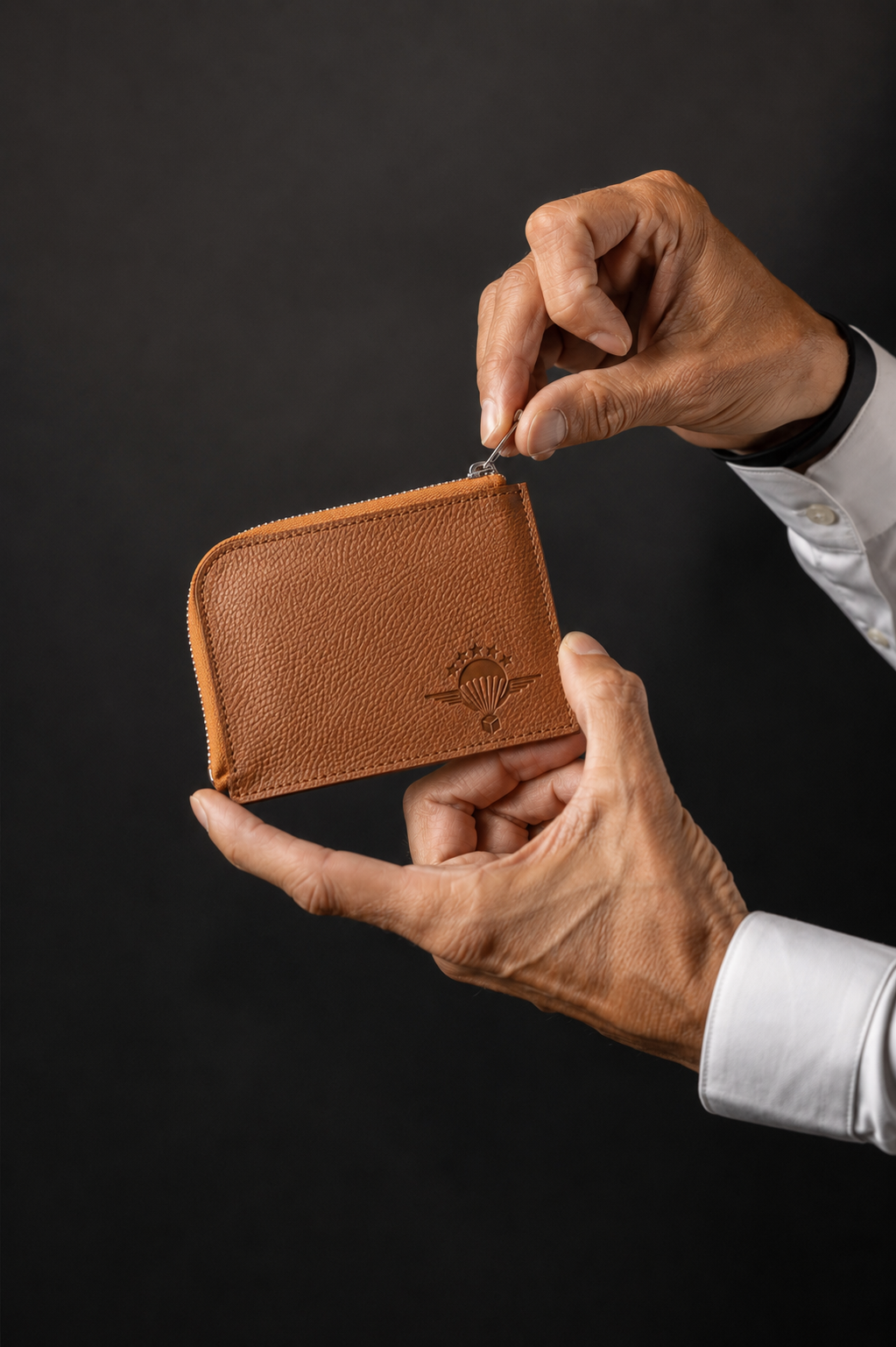Porte monnaie artisanal cuir pleine fleur fabriqué en France.