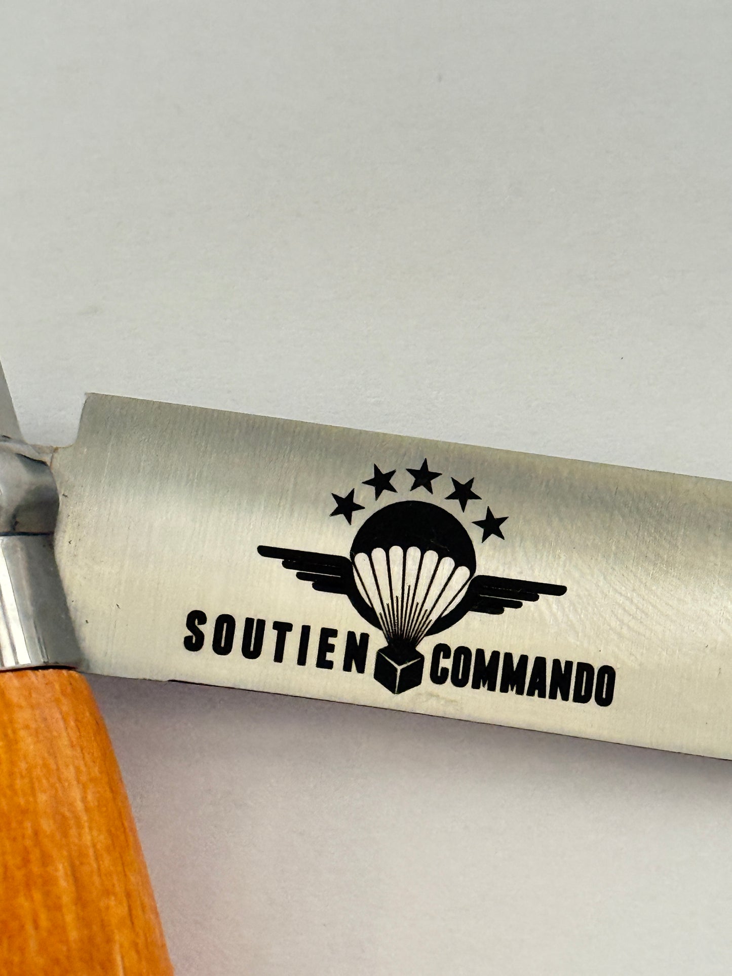 Couteau OPINELN°8 gravé Soutien Commando
