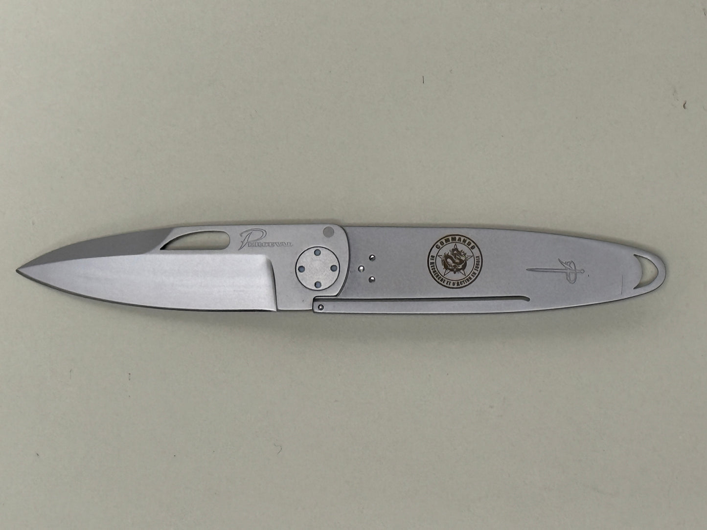 Couteau T45 extra-plat et léger Perceval (fabriqué en France) gravé CRAJ