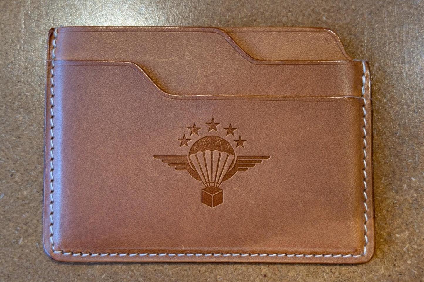 Porte-cartes artisanal cuir pleine fleur fabriqué en France.